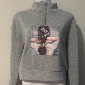 Chic Gray Sweatshirt with Artistic Print